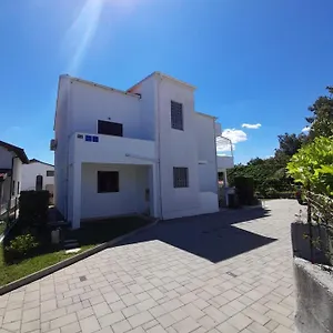 Apartament Niva, Nin
